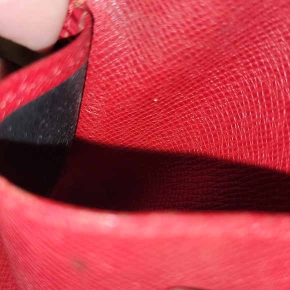 Authentic Louis Vuitton Epi key case - Picture 7 of 8